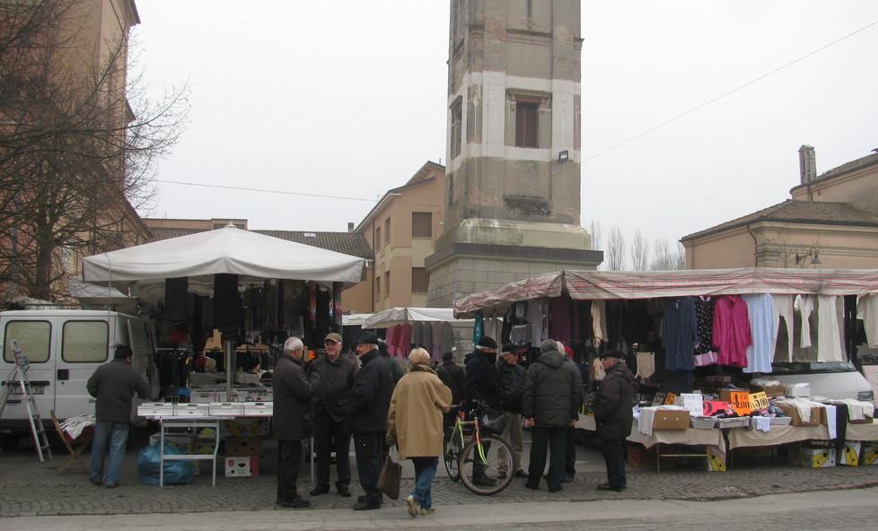 Campanile ok Torna in piazza il mercato di Renazzo 