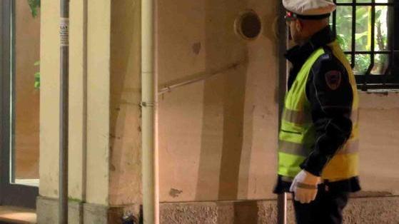 Si rompe una tubatura, via Arianuova si allaga