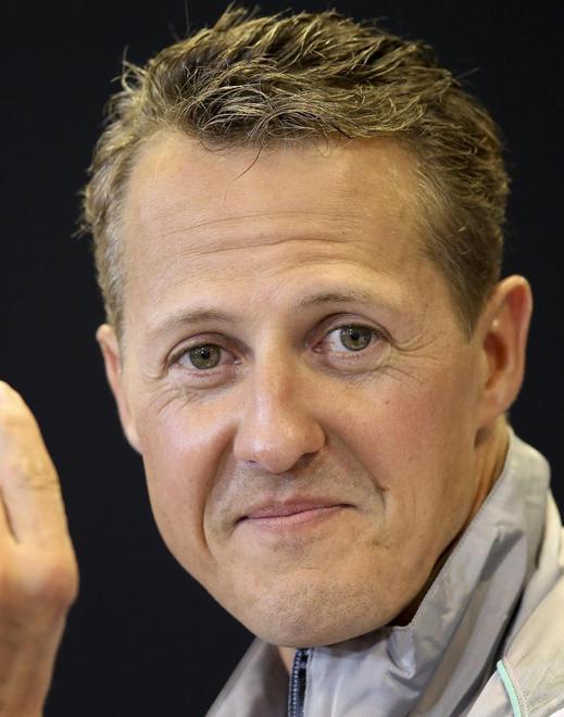 Schumacher, altri spiragli di speranza. «È sveglio e si alza dal letto» 