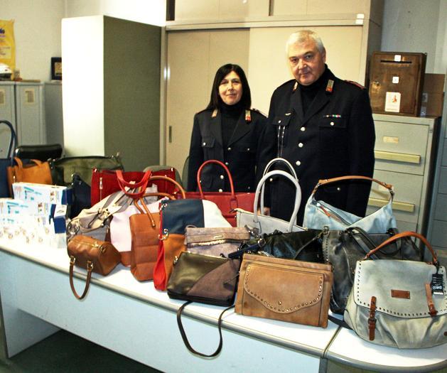 La merce sequestrata dalla polizia municipale al mercato di Empoli