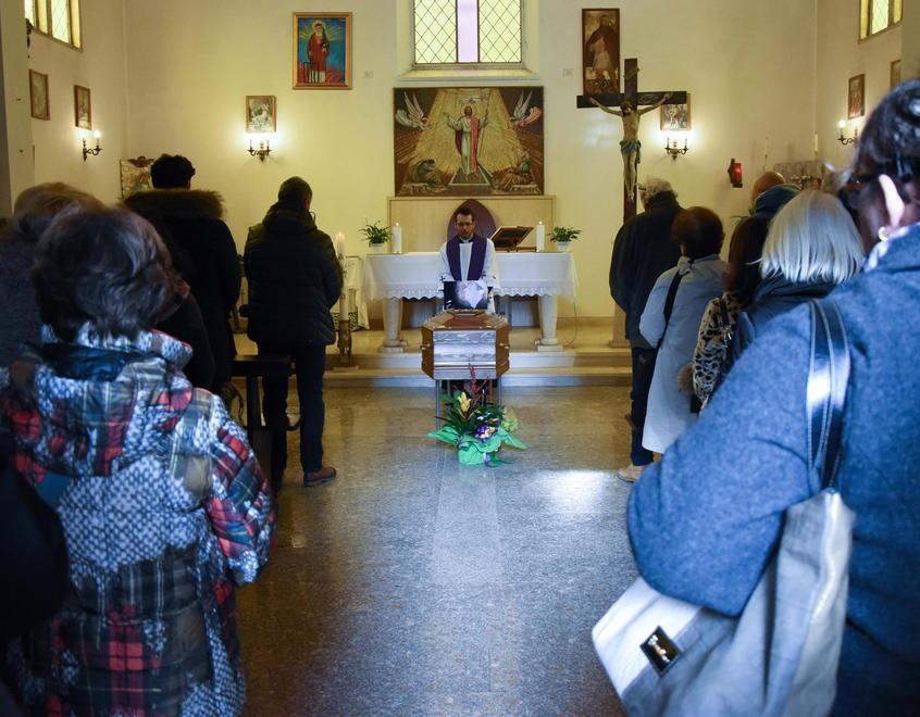 Un momento del funerale