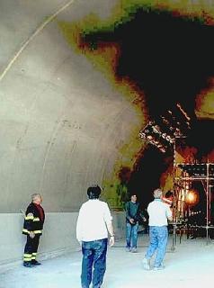 Una galleria della strada