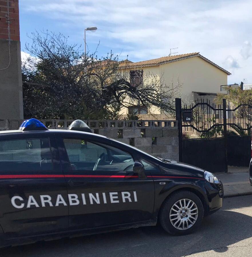 Picchiava selvaggiamente l'anziana madre per i soldi della droga: arrestato