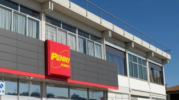 Ruba generi alimentari per 10 euro al Penny arrestata trentenne