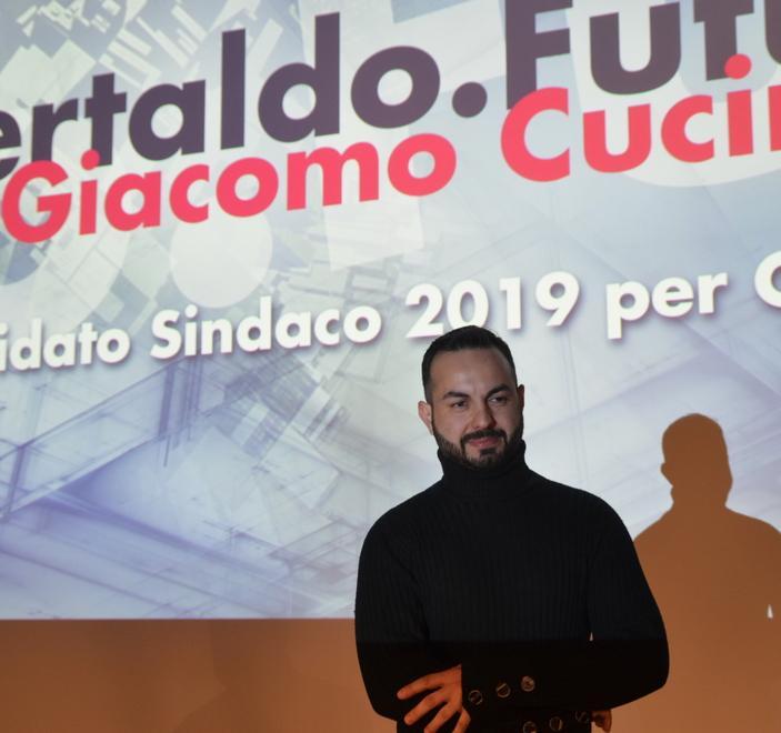 Il Pd sul palco con Cucini per lanciare la corsa al bis 