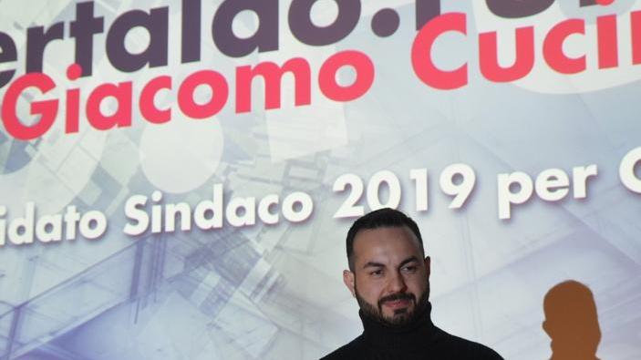 Il Pd sul palco con Cucini per lanciare la corsa al bis