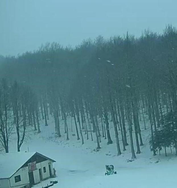 La neve va e viene, ma nel weekend si apre la stagione 