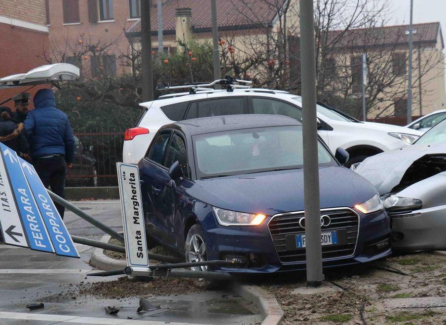 Pioggia e gelo provocano una raffica di incidenti 