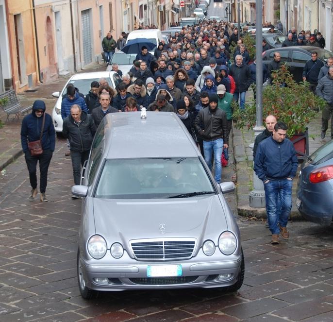 L’addio di Ittiri al 57enne morto nell’incidente