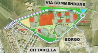 <strong>CENTRO COMMERCIALE.</strong> Il progetto inserito nel contesto cittadino e, a lato, l’area dove sarà costruito