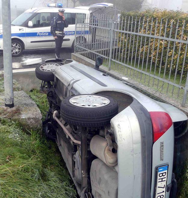 Ventenne in bici travolta e scaricata dopo dieci metri 