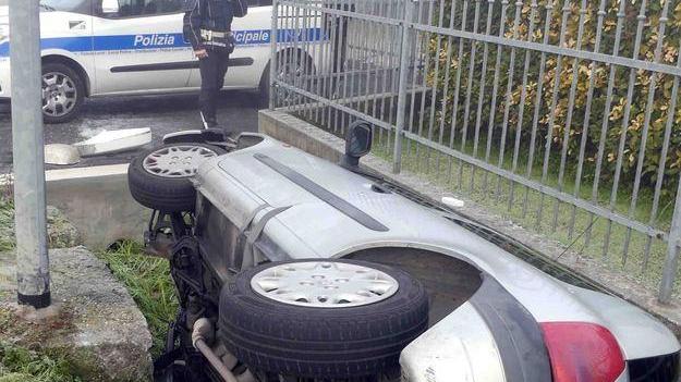 Ventenne in bici travolta e scaricata dopo dieci metri