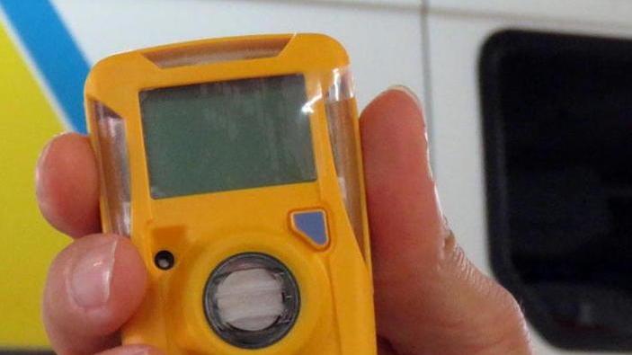 Rischia la vita per scaldarsi, a Massa 50enne intossicato dal gas