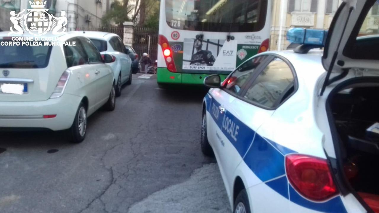 L'incidente in corso Vittorio Emanuele (foto Mario Rosas)
