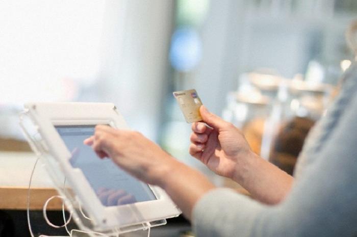 Baunei, pubblica un annuncio online e viene truffata: 7 persone denunciate