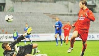 <strong>IL SIGILLO.</strong> Il giovane Marrani di testa sigla il 3-1 finale