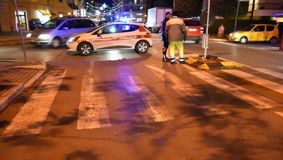 Donna travolta sulle strisce: ricoverata in gravissime condizioni 