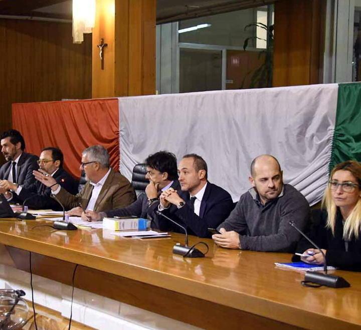 Giunta Persiani: la sicurezza prima di tutto L’opposizione: programma di vuoti slogan 