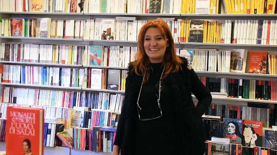 I librai esistono ancora, tra volumi unici La scuola aiuta, ma i giovani leggono J-Ax