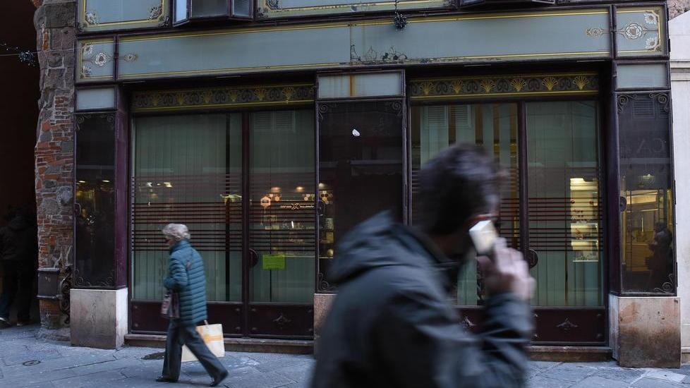 Giù il sipario nei quartieri più popolosi e in centro