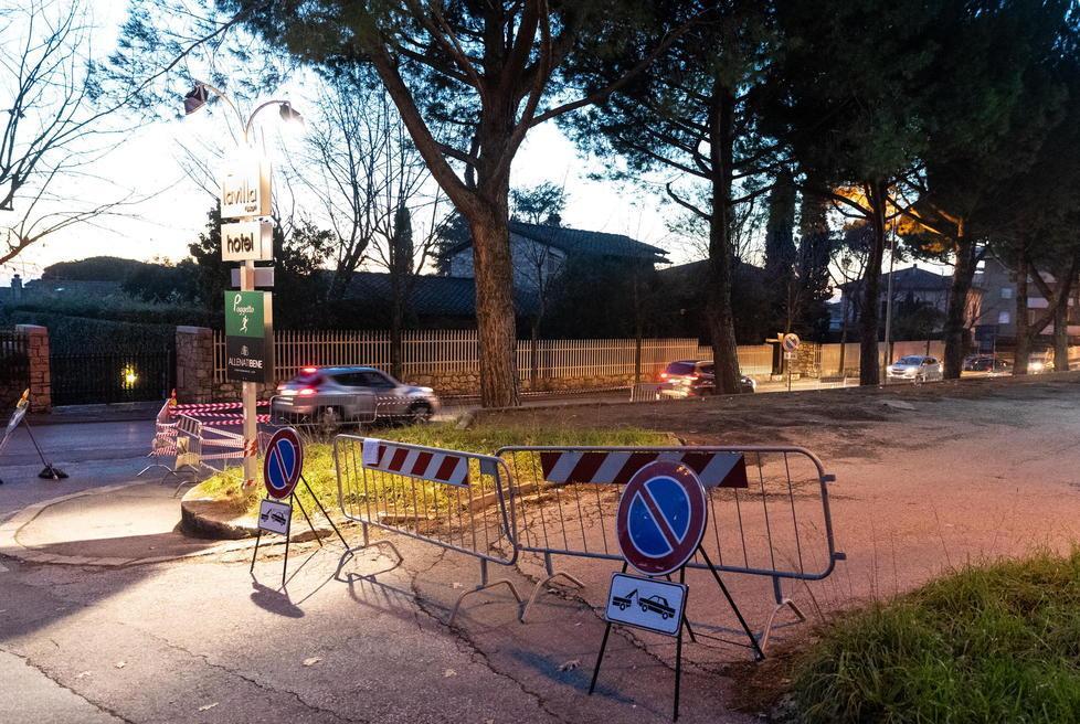 Alberi pericolosi, chiuso il parcheggio del liceo scientifico 
