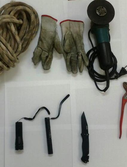 Trovati dai carabinieri con coltelli e arnesi