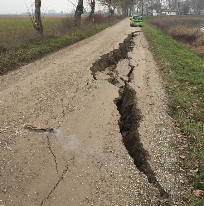 Il Comune risarcito La strada è franata a causa della condotta 