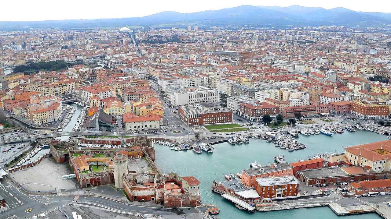 Livorno, precipita la qualità della vita: record di giovani non laureati