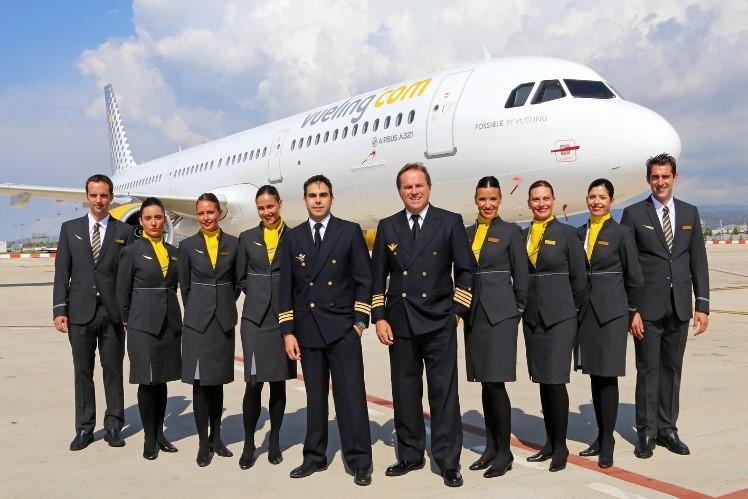 Vueling continua a crescere e assume 100 assistenti di volo a Firenze e Roma per il 2019 