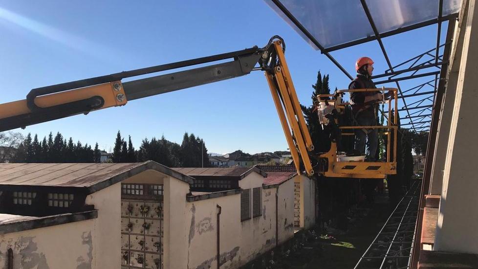 Cimiteri tra infiltrazioni e degrado: cantieri da un milione di euro