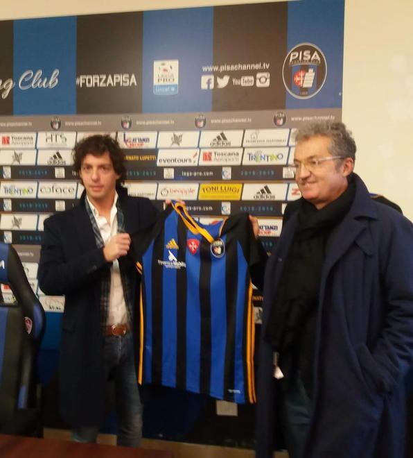 Il Pisa cambia ancora sponsor tra accordi saltati e polemiche 