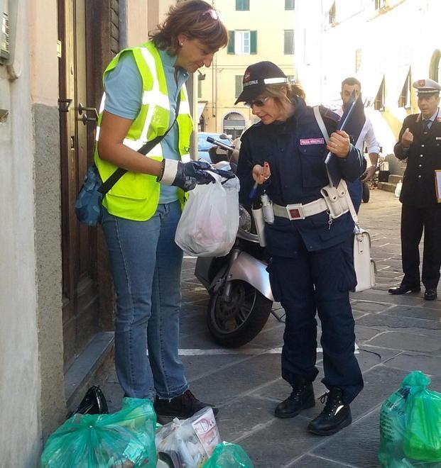 Conferimento rifiuti raffica di multe e telecamere-trappola 