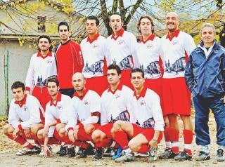 <strong>TENNISTI.</strong> La squadra del Cantagrillo che ha battuto 6-0 il Vacchereccia