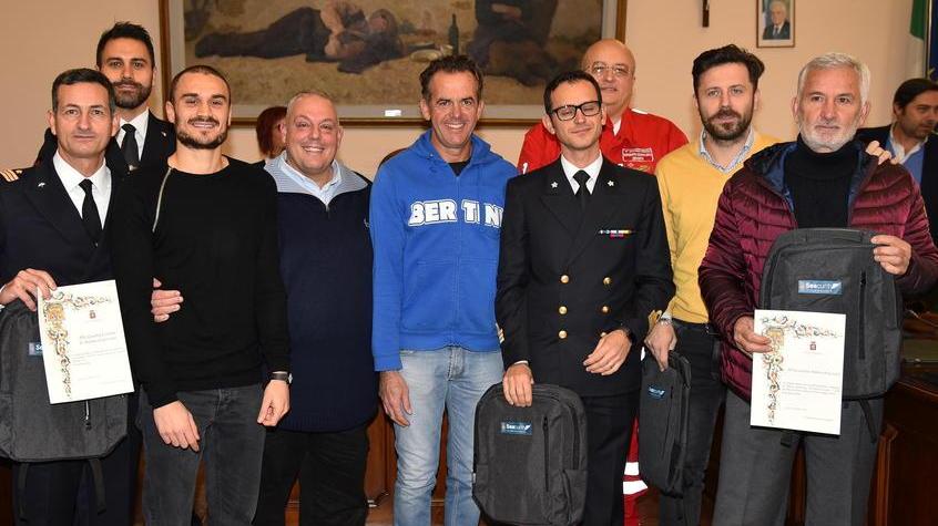 Bagnini coraggiosi e non solo: premiati gli “angeli custodi” dell’estate al mare