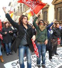 Lavoro, da mesi senza pagain 600 occupano call center
