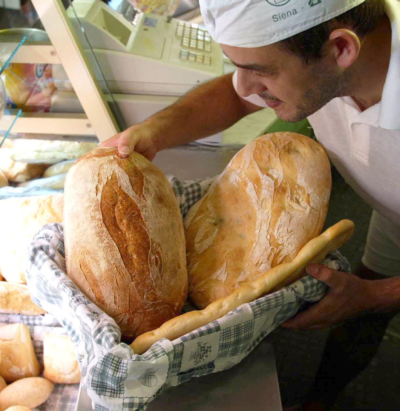 Nuoro, due quintali di pane fresco per festeggiare il logo 