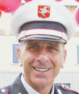 Antonio Doveri, comandante della polizia municipale del Comune di Bientina; uno dei tir che quotidianamente percorrono la provinciale Bientinese
