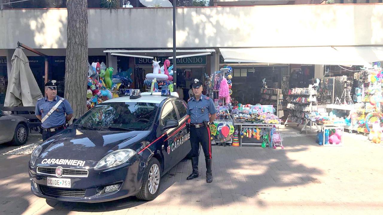 I carabinieri a Lido Estensei