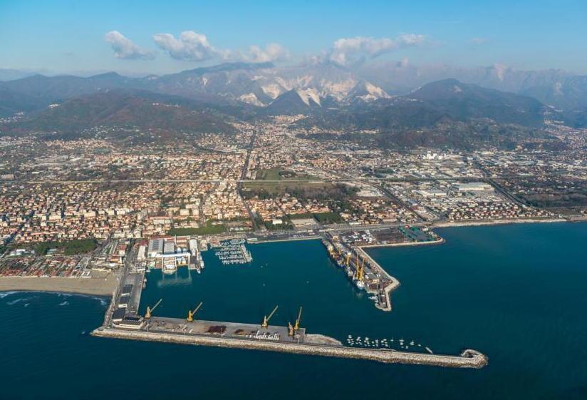 Porto di Carrara, in sei mesi traffici in crescita: partito già 1 milione di tonnellate 