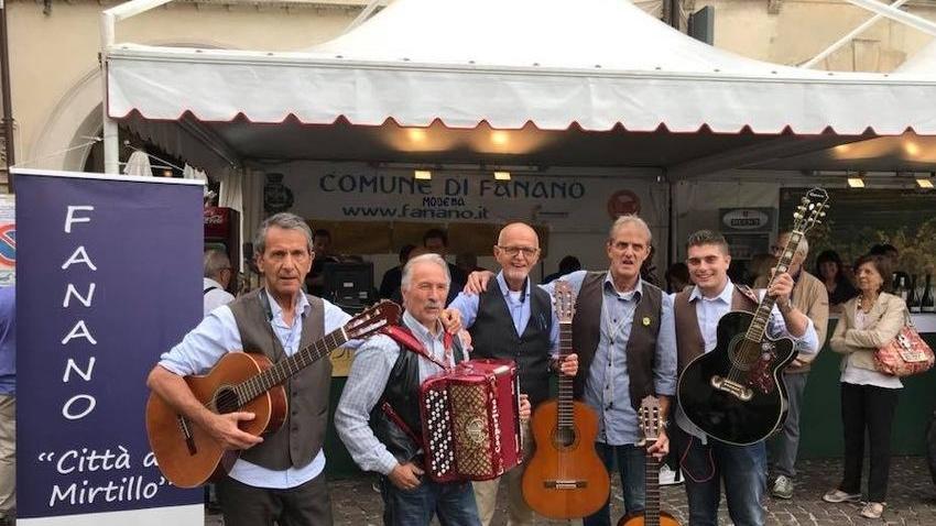 I Cantamaggio per beneficenza a Fanano. E a Riolunato Babbo Natale