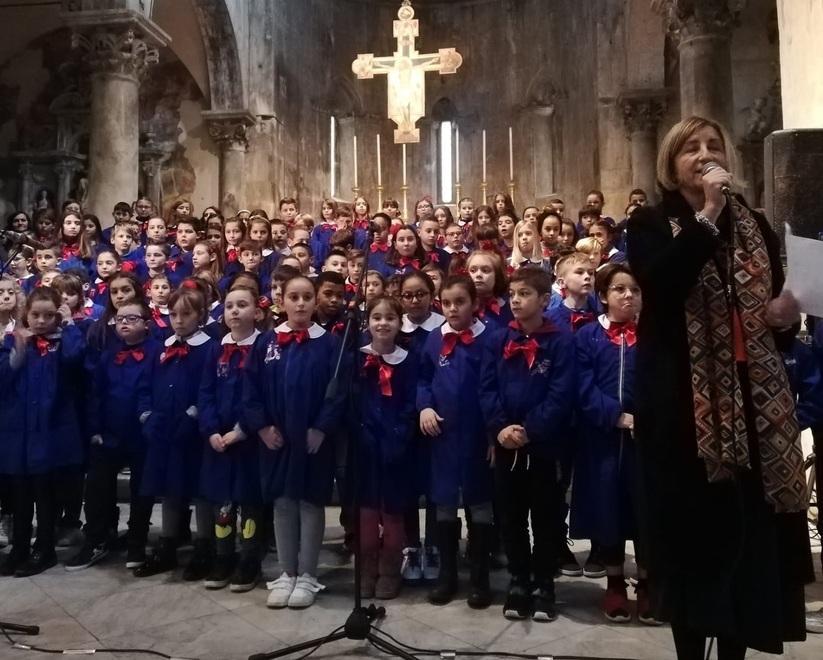 I bambini nel Duomo cantano la pace 