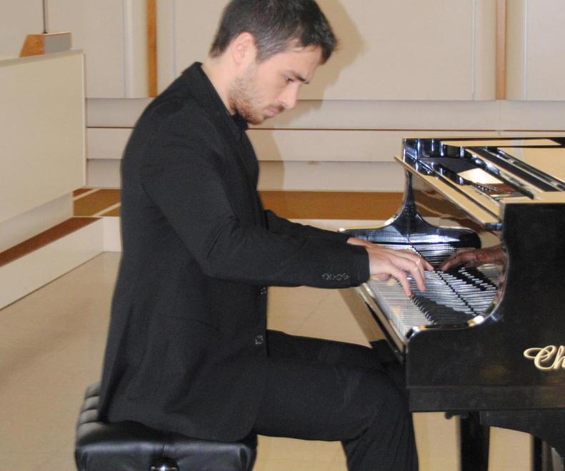 Stasera il concerto di musica classica di Simone Tavoni 