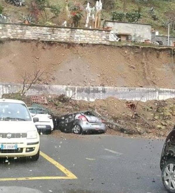 Un cumulo di detriti si è staccato dalla parete