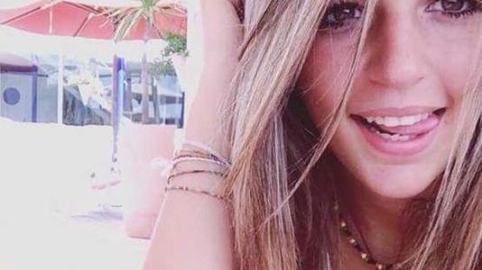 Ad Alice il diploma del liceo E la onlus assegna la borsa