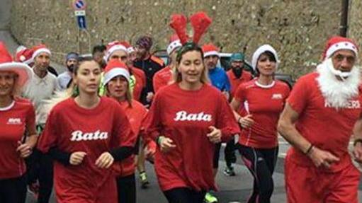 Ancora solidarietà con i podisti Avis che rincorrono Babbo Natale