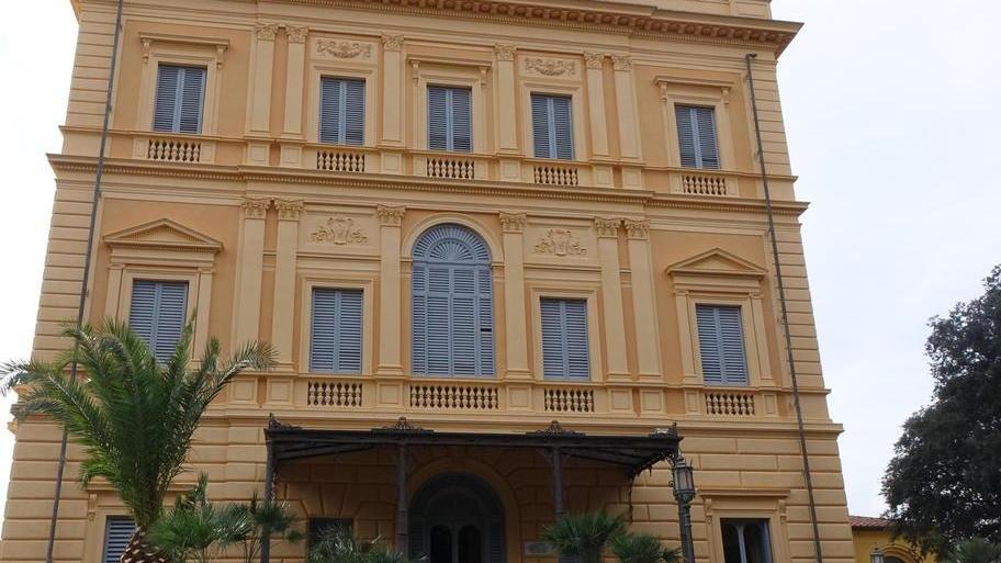 Villa Mimbelli e la facciata che custodisce un tesoro