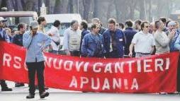 Una delle tante manifestazioni dei dipendenti dei cantieri a difesa del posto di lavoro