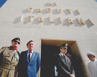 In alto: il sacrario dei caduti italiani a El Alamein