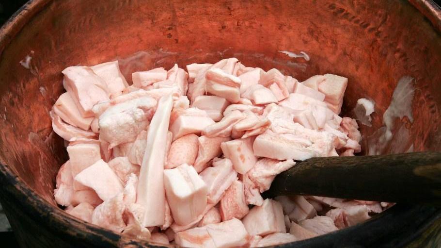 Il “maial in piaza” e i ciccioli Appena fatti sono deliziosi