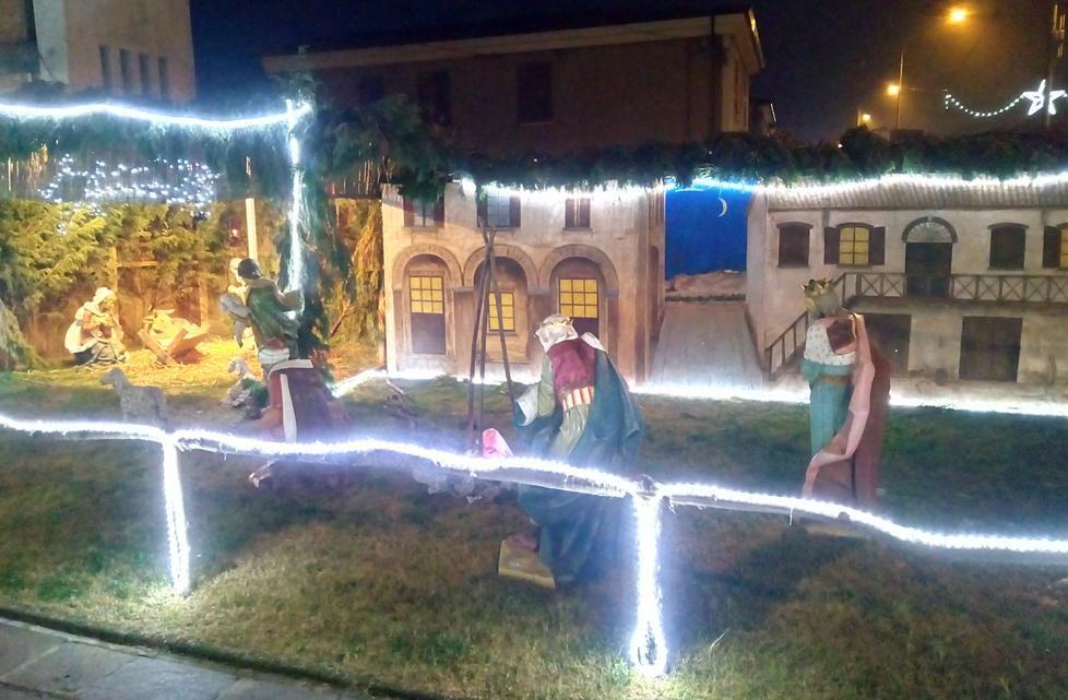 Natività davanti alla chiesa